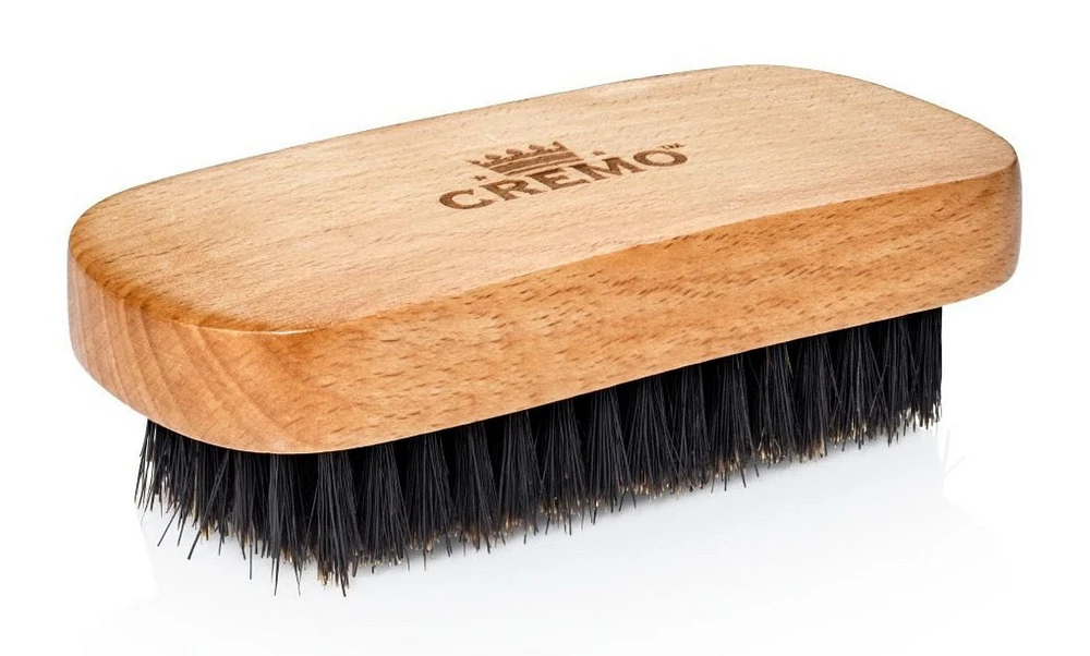 Faite de poils d’origine végétale à 100 %, cette brosse est parfaite pour démêler, sculpter et styliser les barbes, quelle qu’en soit la longueur. 1 Brosse