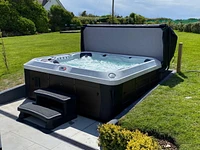 Alberta 6-Person 57 Jet Hot Tub