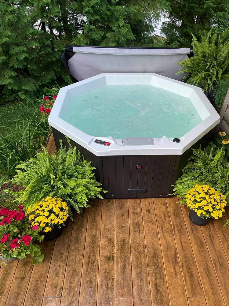 Muskoka 5-Person 14-Jet Plug & Play Acrylic Hot Tub