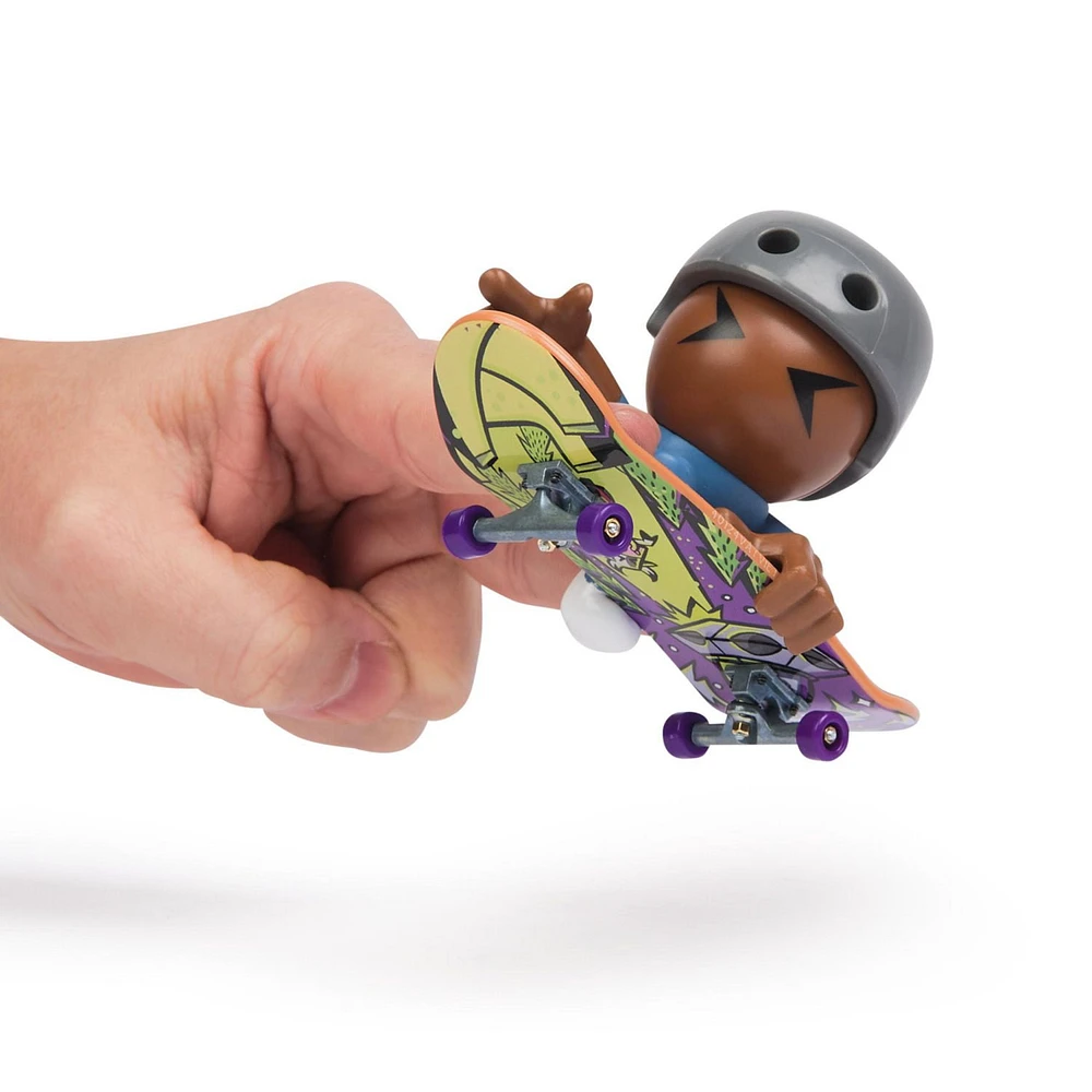 Tech Deck Sk8 Crew, Exclusive Fingerboard with Assistive Figure, Collectible and Customizable Mini Skateboards, Kids Toys for Ages 5 and up (Styles May Vary), Tech Deck Sk8 Crew