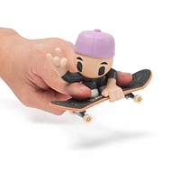 Tech Deck Sk8 Crew, Exclusive Fingerboard with Assistive Figure, Collectible and Customizable Mini Skateboards, Kids Toys for Ages 5 and up (Styles May Vary), Tech Deck Sk8 Crew