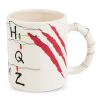 "Des Choses Étranges Allument une Tasse à Café"