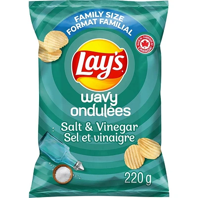 Wavy Lay's Salt & Vinegar flavoured potato chips, 220g