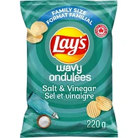 Wavy Lay's Salt & Vinegar flavoured potato chips, 220g