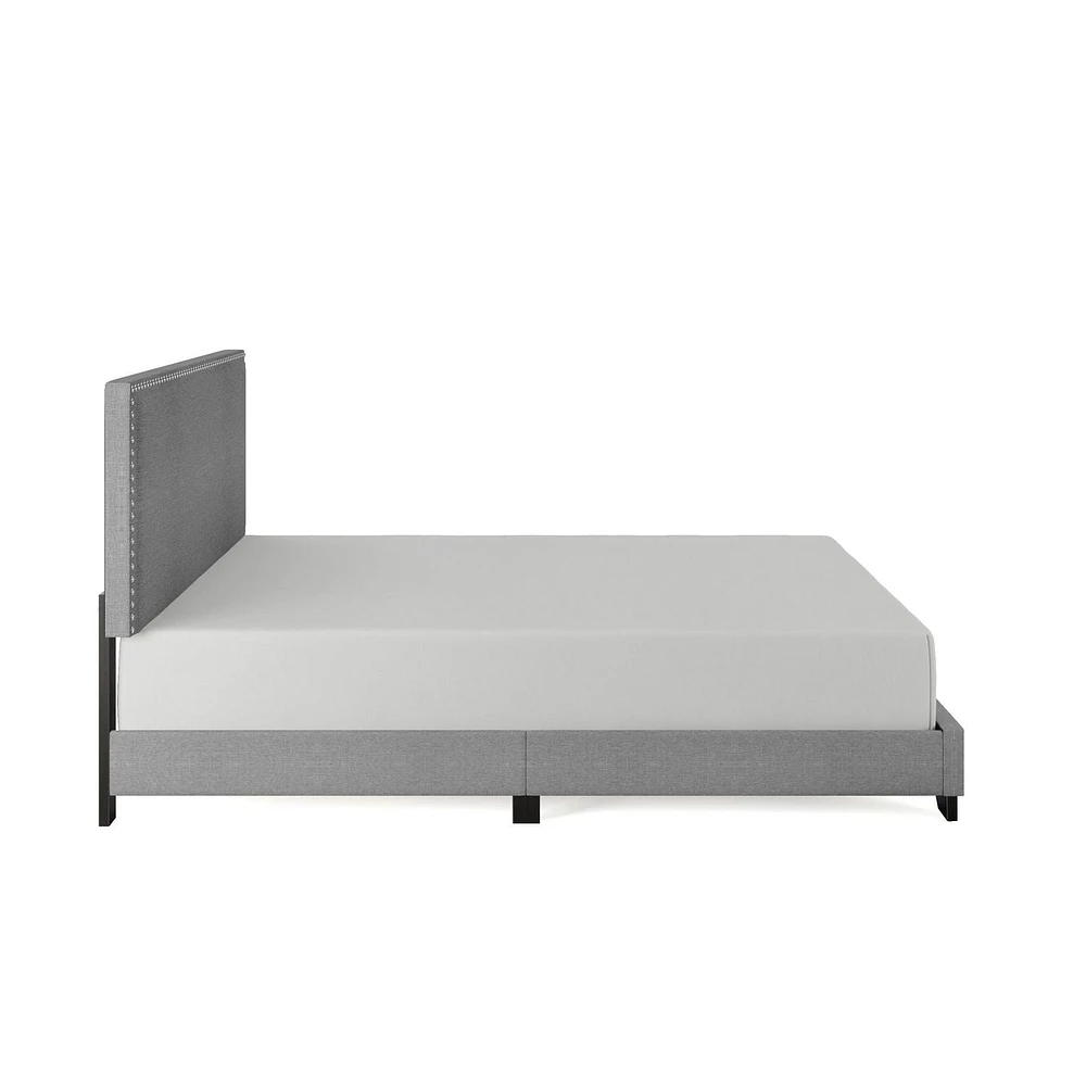 Lit plateforme rembourré Skylar avec garniture de tête de clou, par Hillsdale Living Essentials