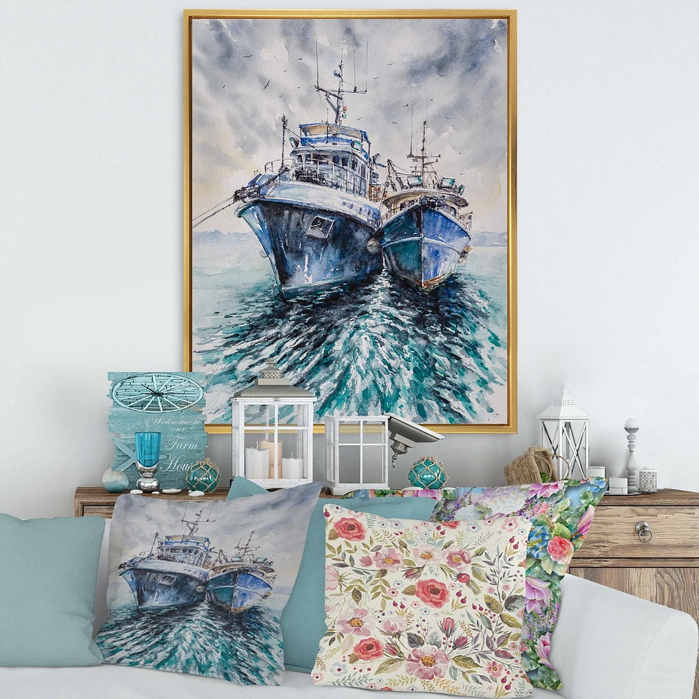 Designart Deux bateaux de pêche avant une tempête ancrés ART MURAL À CADRE FLOTTÉ