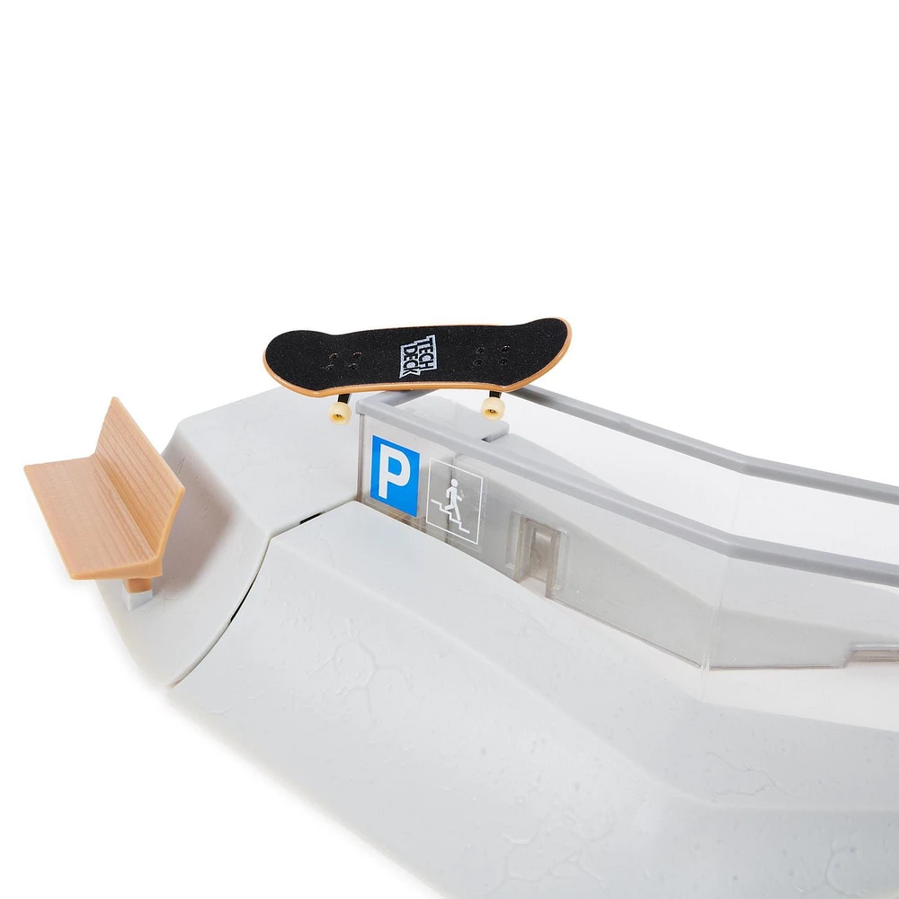 Tech Deck, Build-A-Park World Tour, Landhausplatz (Autriche), Coffret rampe avec fingerboard Signature