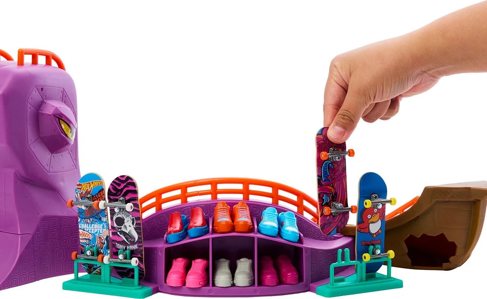 Hot Wheels Skate Octopark Playset, With Exclusive Fingerboard and Skate Shoes