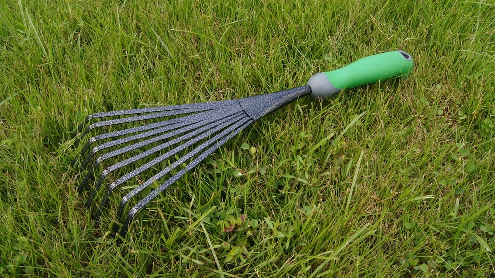 METAL HAND RAKE, RAKE