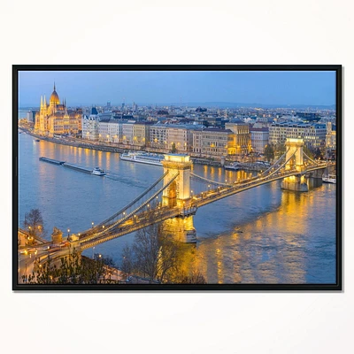 Design Art <br>Bâtiment De La Chaîne Et Le Parlement À Budapest  Sur Toile Encadrée