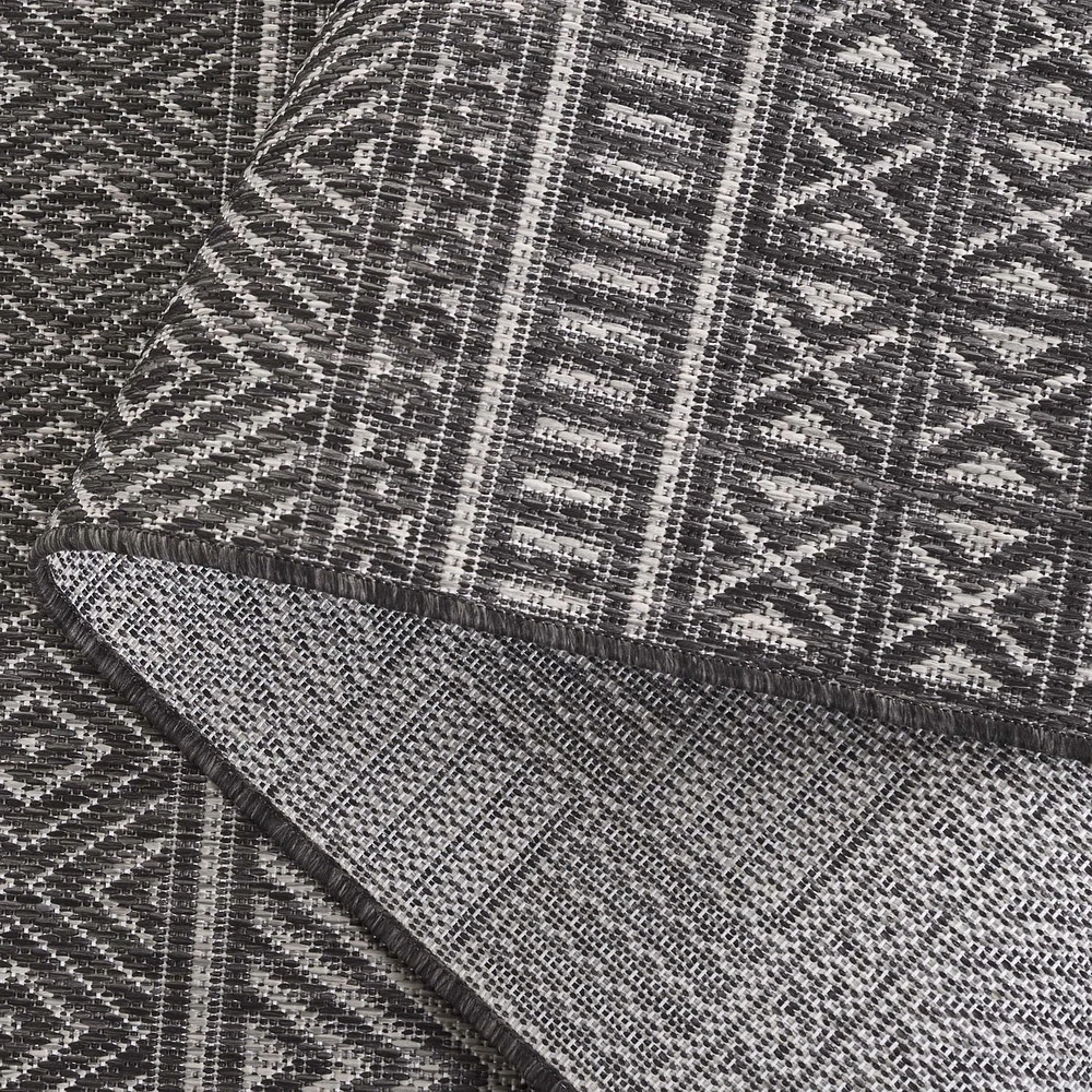 SAFAVIEH Beach House Jolanta Geometric Indoor/Outdoor Area Rug