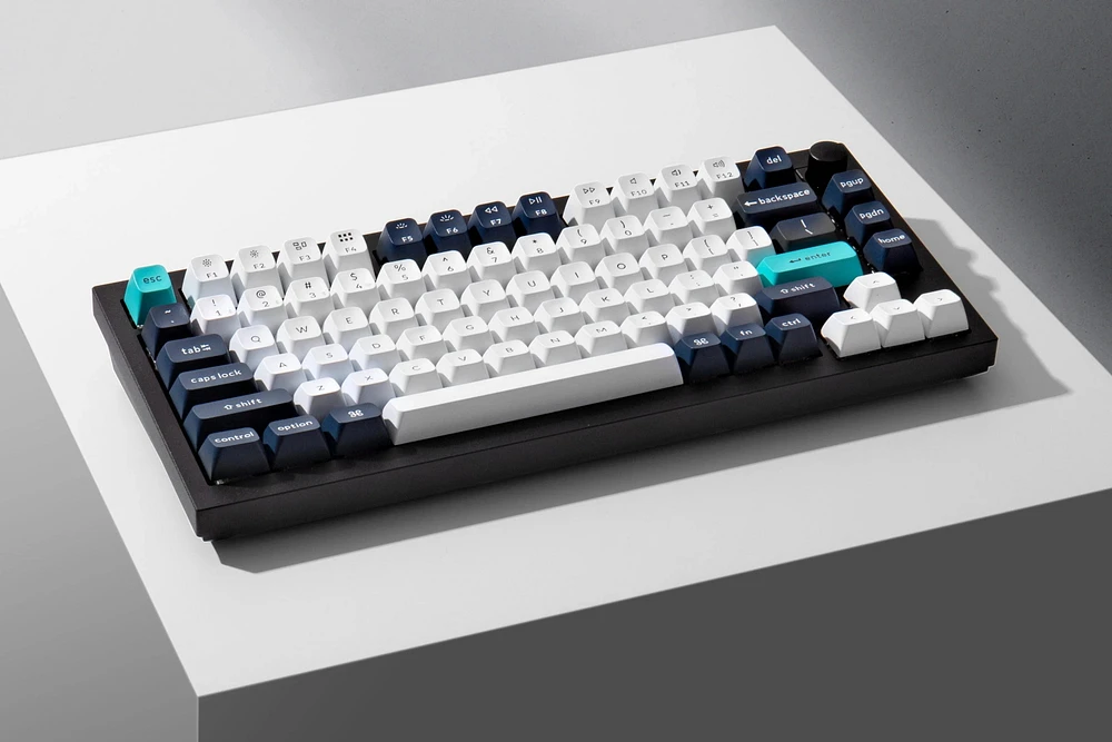 Keychron Q1 Max Clavier mécanique sans fil RVB remplaçable à chaud interrupteur rouges cadre en aluminium avec interrupteur disposition 75% noir carbone Q1M-M1