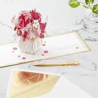 Carte Signature en relief de la fête des Mères, Paper Wonder de Hallmark (Fleurs dans un vase, « Make the World More Beautiful »)