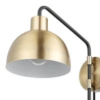 Applique murale enfichable ou fixe à 1 tête en métal Dimitri par Globe Electric, laiton antique, accent noir mat, cordon recouvert de tissu noir, interrupteur sur le cordon, 51719