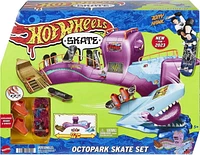 Hot Wheels Skate Octopark Playset, With Exclusive Fingerboard and Skate Shoes