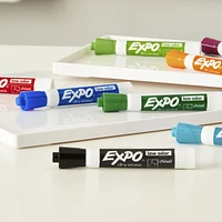 Expo Dry Erase Markers, Whiteboard Markers with Low Odour Ink, Chisel Tip, Black, 4 Count