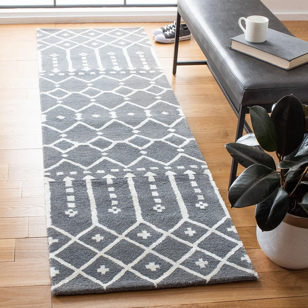 Safavieh Himalaya Darin Geometric Area Rug