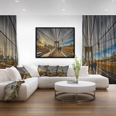 Designart Se promener sur le pont de Brooklyn ART MURAL À CADRE FLOTTÉ
