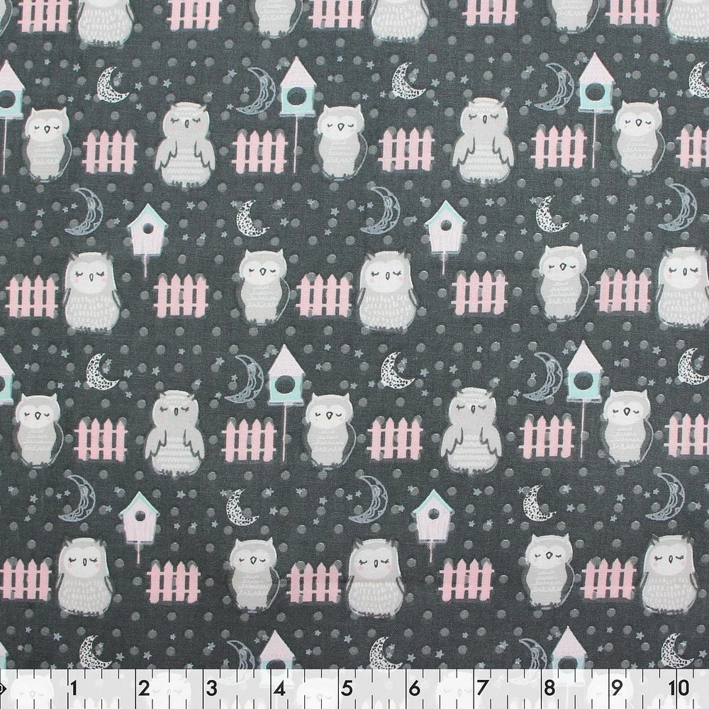 Tissu pré-coupé Fat Quarter de Fabric Creations noir avec des hiboux endormis gris - 18" x 21" / 45cm x 53cm 18" x 21" / 45cm x 53cm
