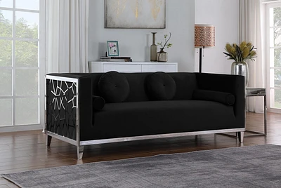 Canapé K-Living Darlene en velours noir avec détails en acier inoxydable chromé sur les côtés des a
