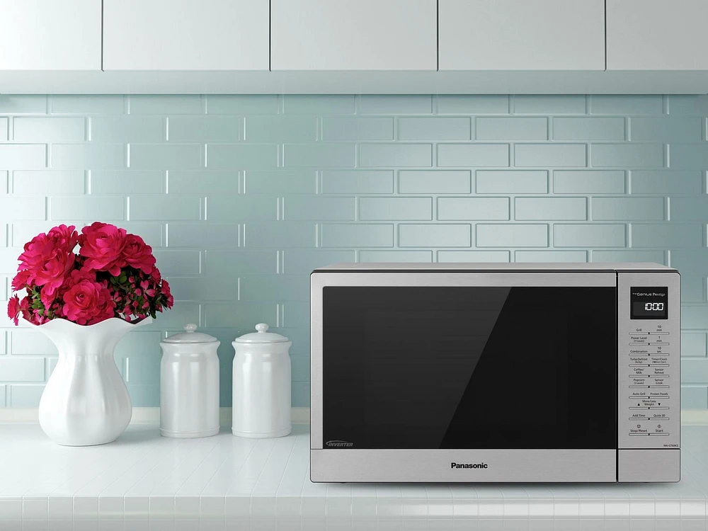 Panasonic NNGT69KS Four à micro-ondes Genius, four à griller, acier inoxydable