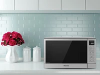 Panasonic NNGT69KS Four à micro-ondes Genius, four à griller, acier inoxydable