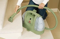 Shampouineuse portative Little Green de Bissell® Éliminez les odeurs et taches