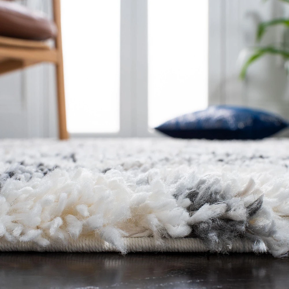 SAFAVIEH Fontana Aleta Geometric Distressed Plush Shag Area Rug