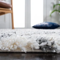 SAFAVIEH Fontana Aleta Geometric Distressed Plush Shag Area Rug