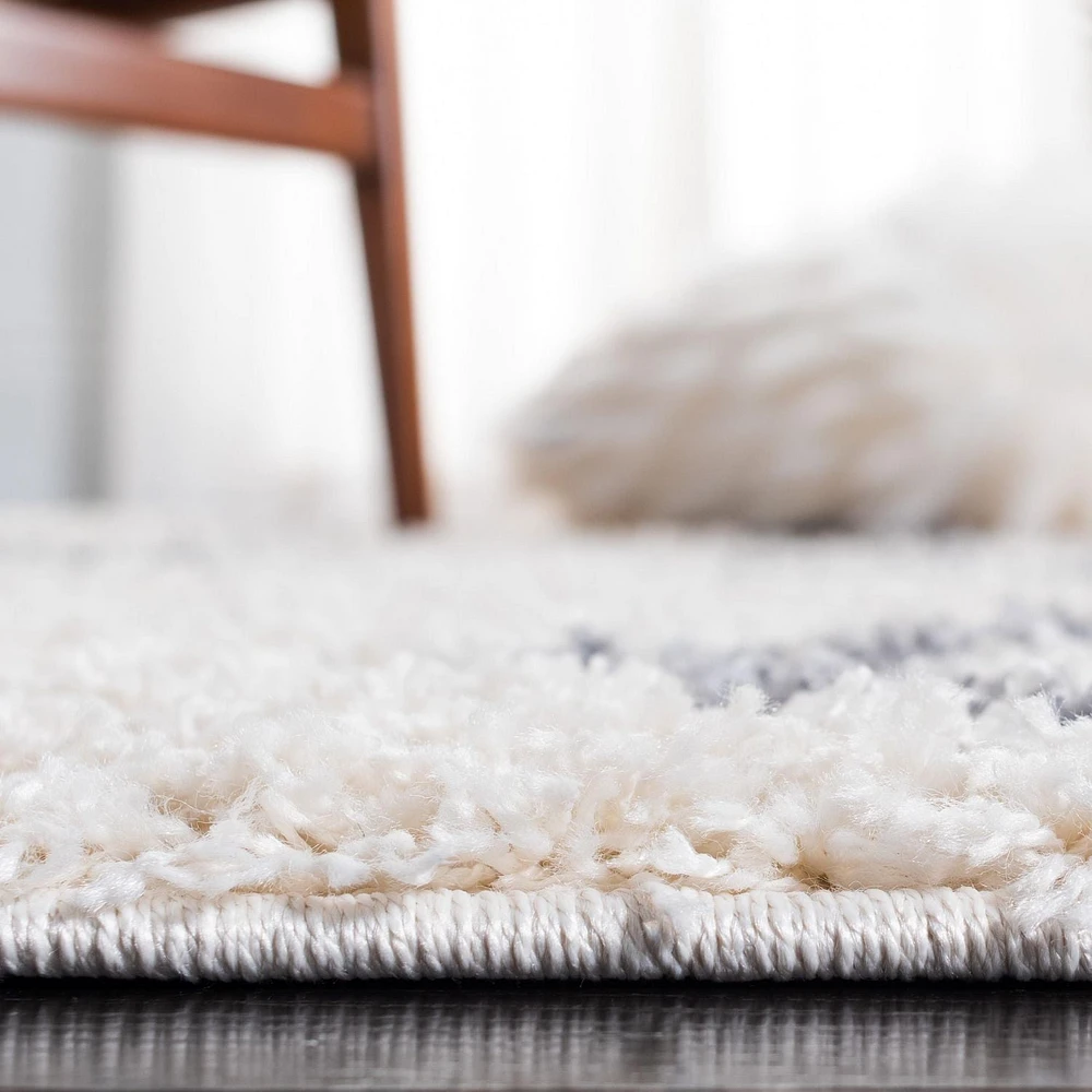 Safavieh Venus Carleen Chevron Shag Area Rug