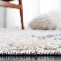 Safavieh Venus Carleen Chevron Shag Area Rug