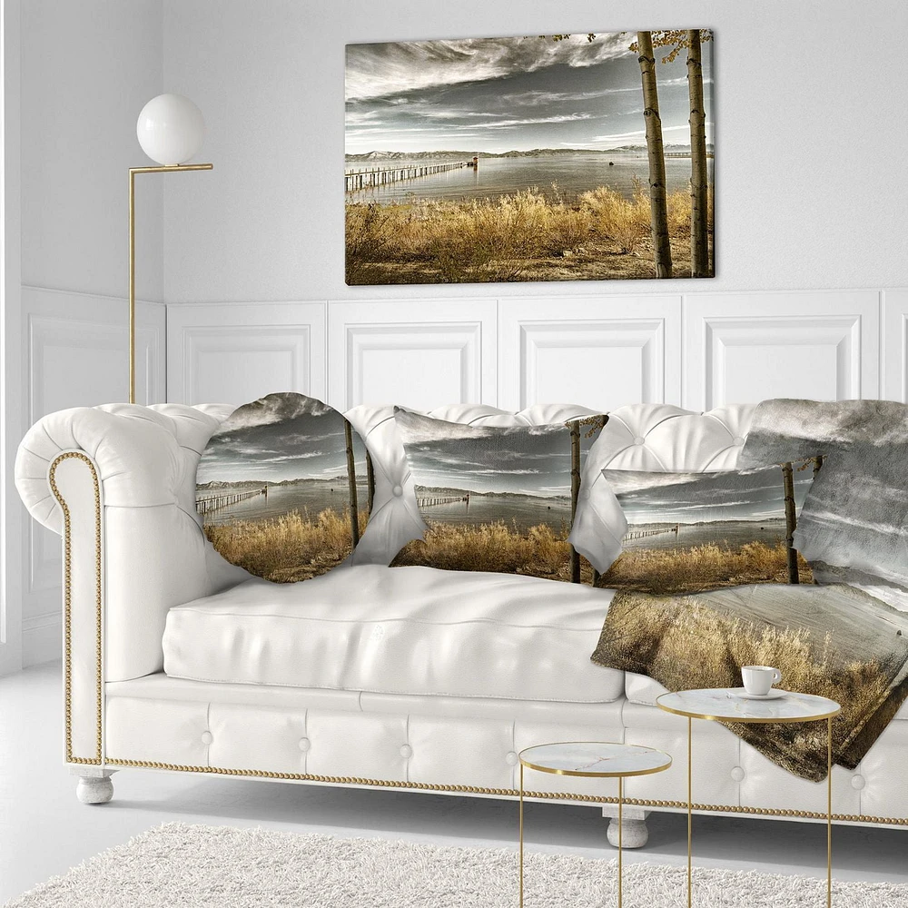 Designart Jetée de Brown Lake Art mural sur toile