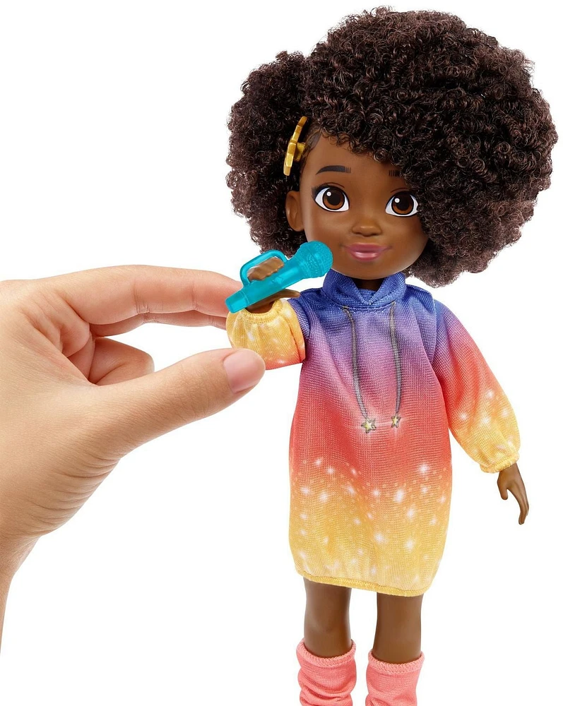 Poupée Karma Vedette de la chanson ​Karma’s World, chante 2 chansons, comprend des accessoires musicaux