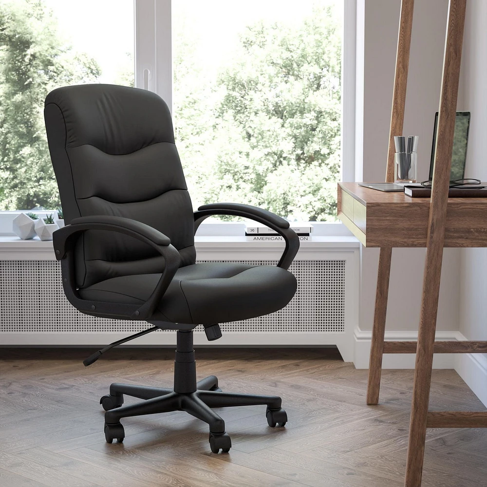 Chaise exécutive pivotante en cuir noir à dossier mi-hauteur avec dossier et appuis-bras à trois lignes de couture horizontale