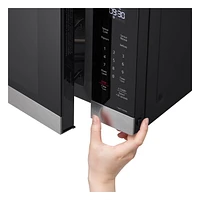 LG 1.5 cu. ft. NeoChef™ Countertop Microwave with Smart Inverter and EasyClean®
