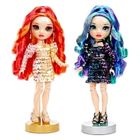 Poupées-mannequins Rainbow High de série spéciale, paquet de 2 jumelles, Laurel & Holly De'Vious –vêtues de tenues imprimées métallisées aux couleurs de l’arc-en-ciel avec accessoires de poupée – exce