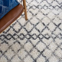 SAFAVIEH Fontana Aleta Geometric Distressed Plush Shag Area Rug