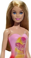 Barbie Poupée Plage Cheveux blonds, maillot rose à imprimé palmiers Âges 3+