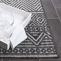 SAFAVIEH Beach House Jolanta Geometric Indoor/Outdoor Area Rug