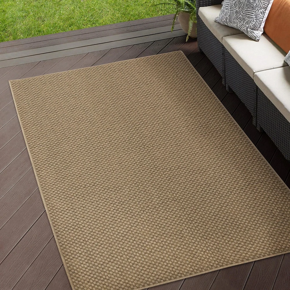 Tapis d'intérieur-extérieur Lazlo ReplayTan de 5 pi 2 po x 6 pi 7 po Tapis Lazlo Replay Tan de 5 pi 2 po x 6 pi 7 po