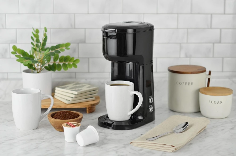 Cafetière à portion individuelle Mainstays, noire, double infusion, compatible café moulu ou K-Cup*, MS-202389CN Café en portion individuelle Mainstays