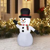 Bonhomme de neige gonflable avec un haut-de-forme