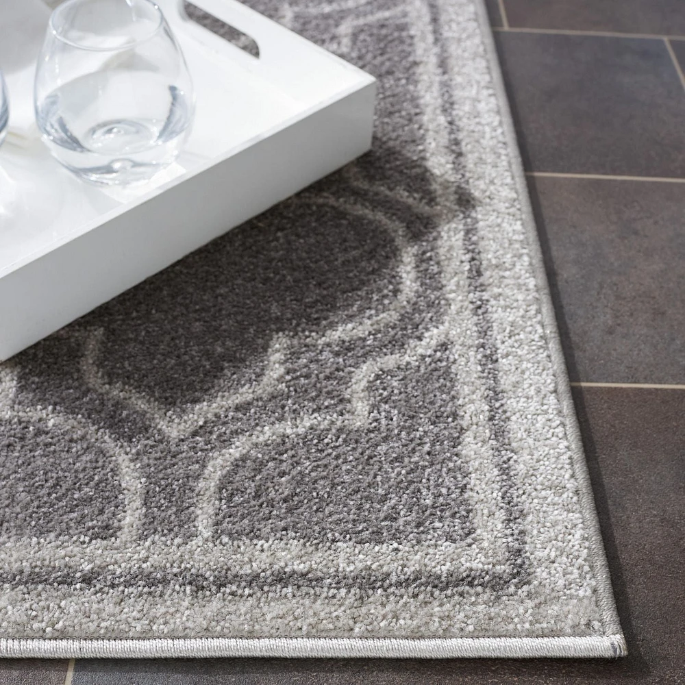 Safavieh Amherst Wilson Geometric Area Rug