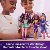 Unicorn Academy, Poupée Ava avec cheveux méchés, 7 accessoires et un accessoire de coiffure, 24 cm, poupées et licornes pour filles à partir de 4 ans