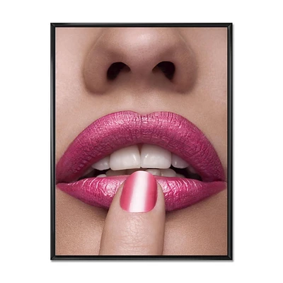 Designart Lèvres roses de femme avec le doigt sur la bouche ART MURAL À CADRE FLOTTÉ