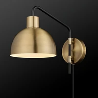 Applique murale enfichable ou fixe à 1 tête en métal Dimitri par Globe Electric, laiton antique, accent noir mat, cordon recouvert de tissu noir, interrupteur sur le cordon, 51719