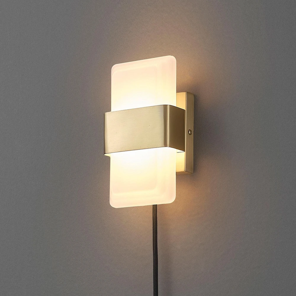 Applique murale enfichable ou fixe Elowen à une ampoule à DEL intégrée de 19 W avec abat-jour en acrylique givré