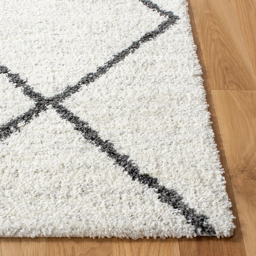 SAFAVIEH August Melanie Geometric Shag Area Rug