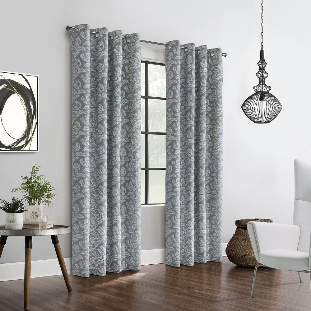Penelope, panneau de rideau à œillets jacquard à motif feuilles, 100% occultant 52" x 84", argent