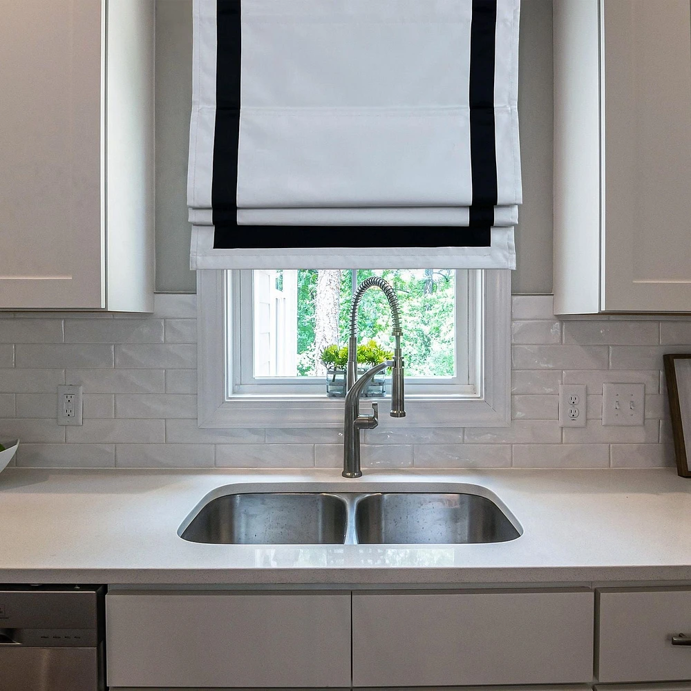 Versailles' Valentina Cordless Roman Shades (27in x 63in